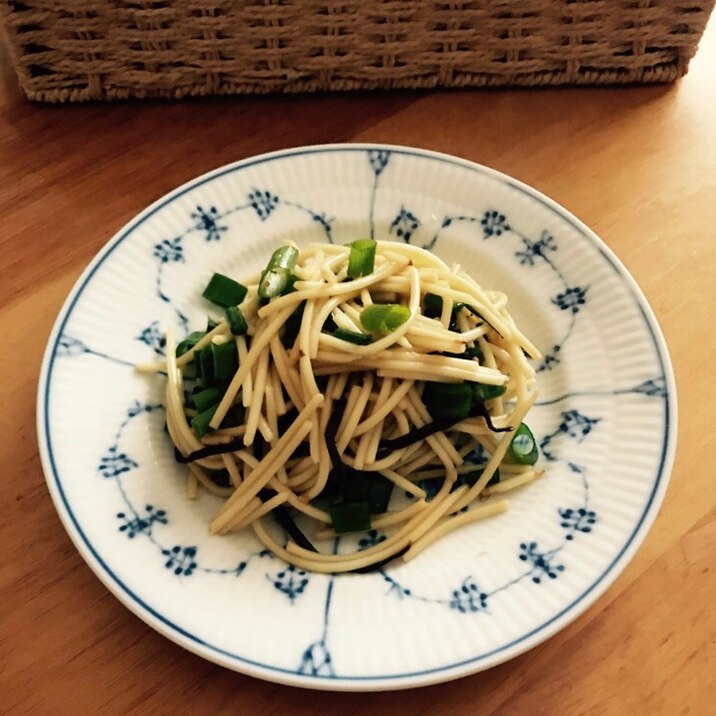 昆布の佃煮と万能ネギのパスタ